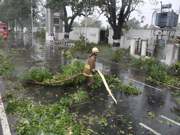 Rescue workers from different districts to chennai
