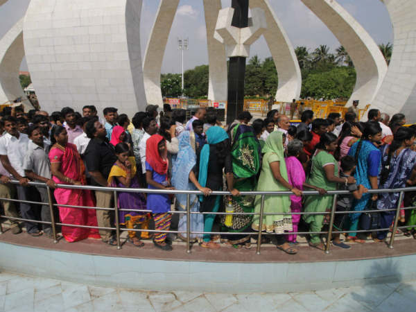 AIADMK Cadres pay tribute to Jayalalithaa for 4th day 
