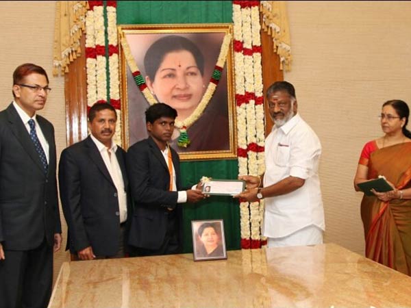 CM OPS gift Rs 2 crore for gold medallist Mariyappan CM OPS gift Rs 2 crore for gold medallist Mariyappan