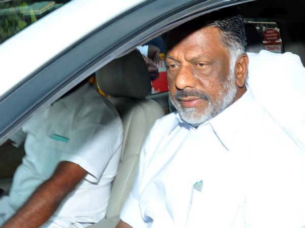 Chief Minister O.Panneerselvam discussed with sasikala and ADMK leaders in Poes Garden. Chief Minister O.Panneerselvam discussed with sasikala and ADMK leaders in Poes Garden.