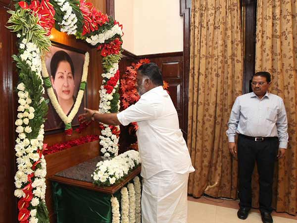 Tamilnadu cabinet meet paid tribute to Amma