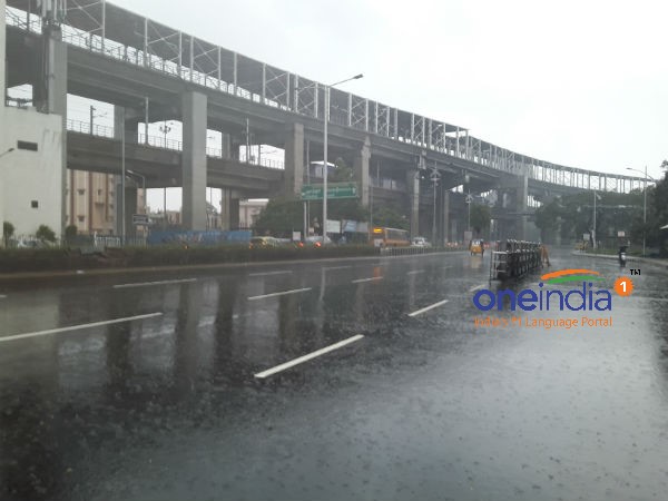 Cyclone Vardah roars over Chennai with heavy rain Cyclone Vardah roars over Chennai with heavy rain