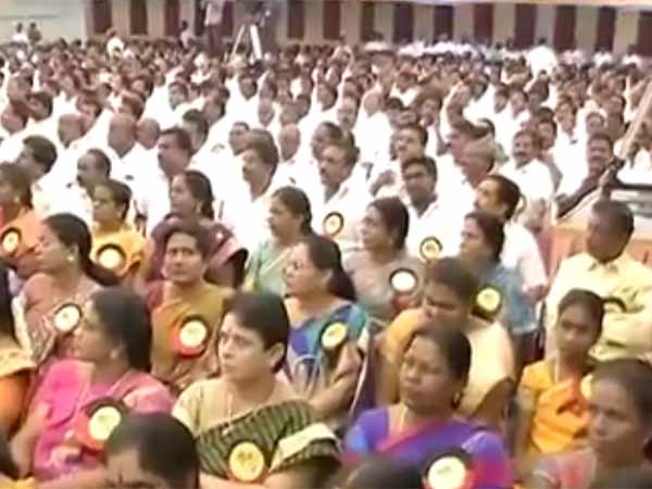 பெண் தொண்டர்கள் மகிழ்ச்சி 