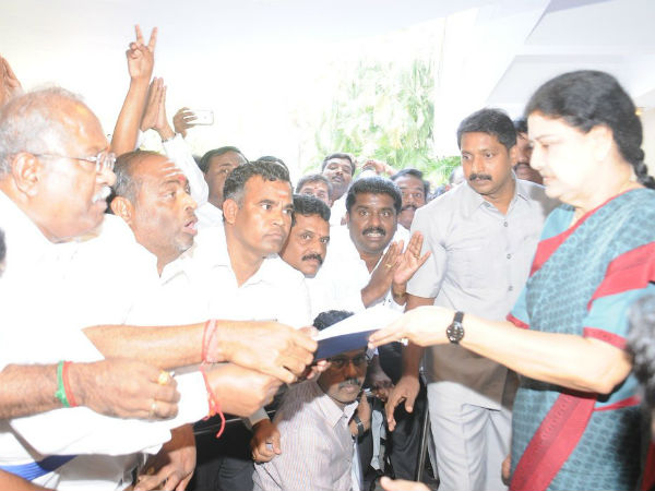 சசிகலா ஆலோசனை