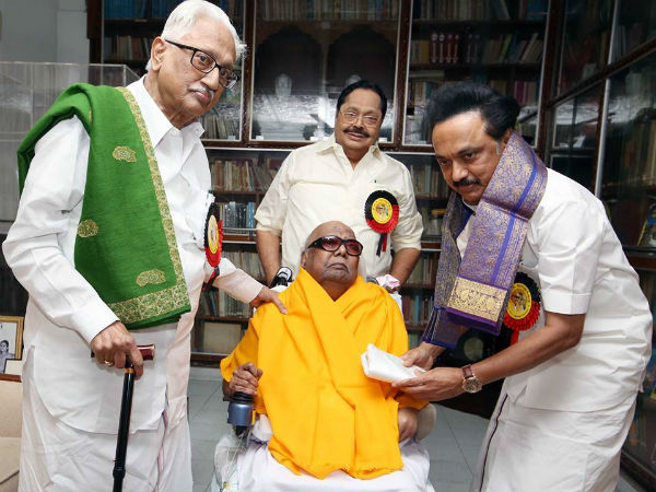 கருணாநிதியிடம் ஆசி