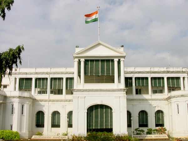 நெருக்கடி தரும் ஆளுநர் மாளிகை