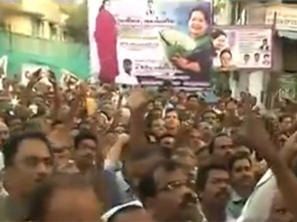 கூட்டமோ கூட்டம் 