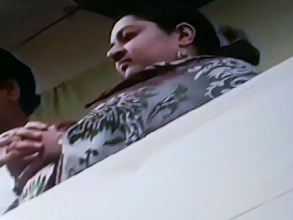 கணவரிடம் முறையிட்ட தொண்டர்கள்