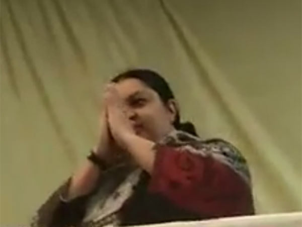 பால்கனி தரிசனம்