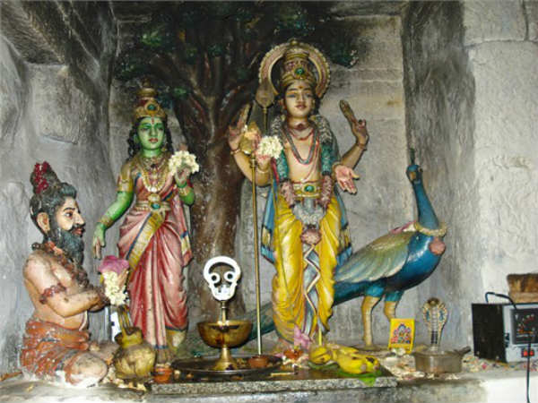 பக்தர்களின் கனவில் கடவுள் 