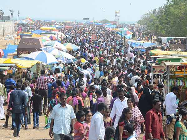 அலைமோதும் மெரினா கடற்கரை அலைமோதும் மெரினா கடற்கரை