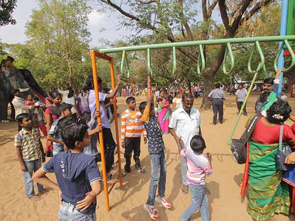 கூடி கும்மியடித்த குழந்தைகள் 