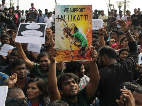 போலீஸ் மிரட்டல்