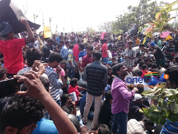 வன்முறை போராட்டம் இல்லை