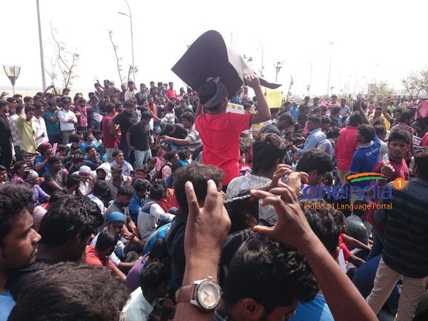 மத்திய அரசுக்கு எதிரான போர்