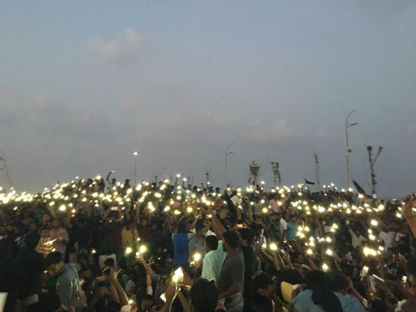 பேருந்து மேலேறி..