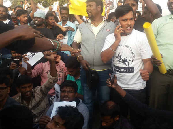 முதல்வர் வரட்டும் 