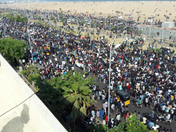  காந்தி சிலை முன் அறப்போர் 