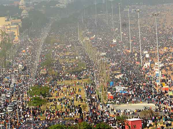 திணரும் ராதாகிருஷ்ணன் சாலை 