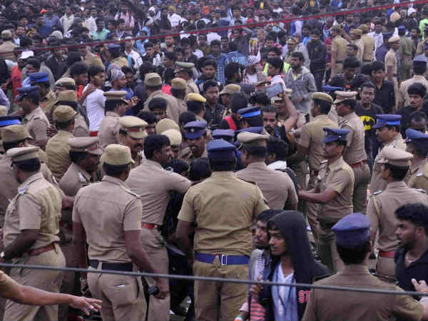 குண்டு கட்டாக தூக்கினர் 