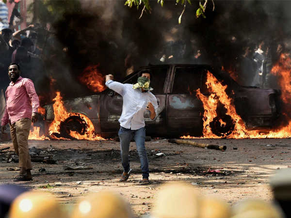 போலீசுக்கு கண்டனம் போலீசுக்கு கண்டனம்