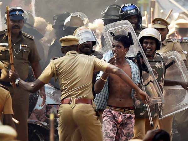 போலீசார் மீது குற்றச்சாட்டு