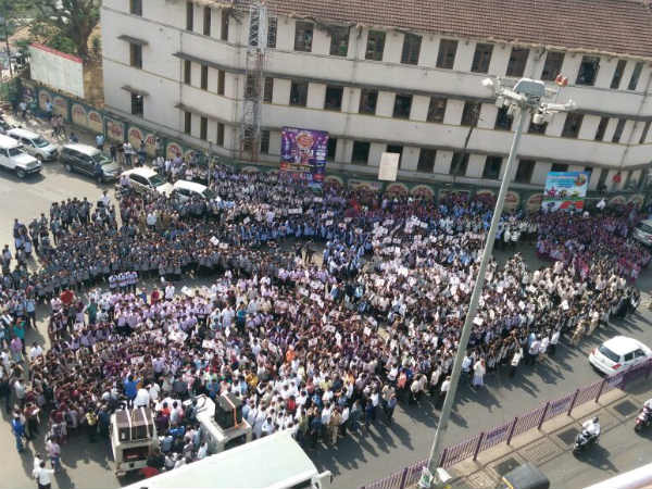 கல்லூரி மாணவர்கள்