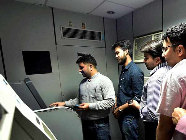 அலைமோதும் மக்கள்