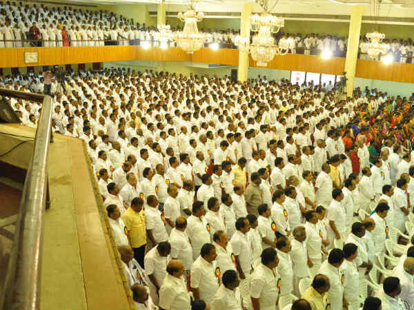 அறுவடை யாருக்கு?