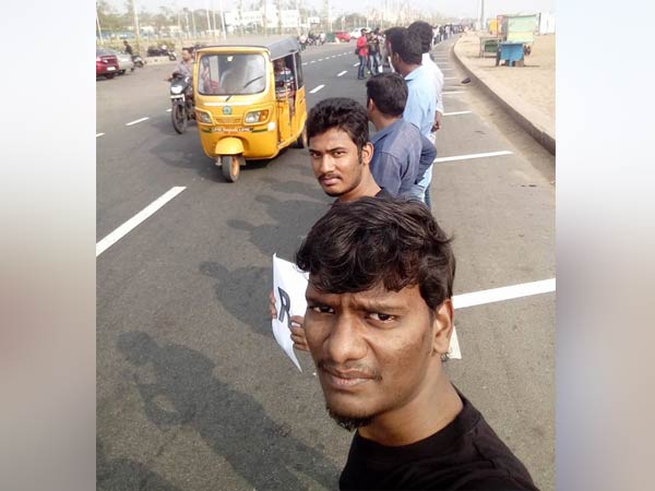 In Chennai Merina youths conducting Human chain to demand Jallikattu.
