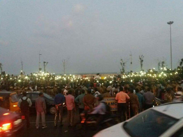 Chennai students stage a protest continue for 8 hrs 