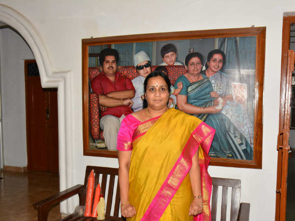 ADMK should not break says MGR’s relative Sudha 