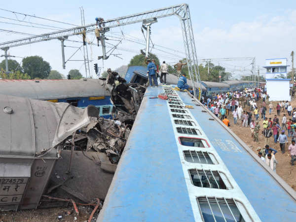 23 dead, many injured as Odisha-bound train derails in AP 23 dead, many injured as Odisha-bound train derails in AP
