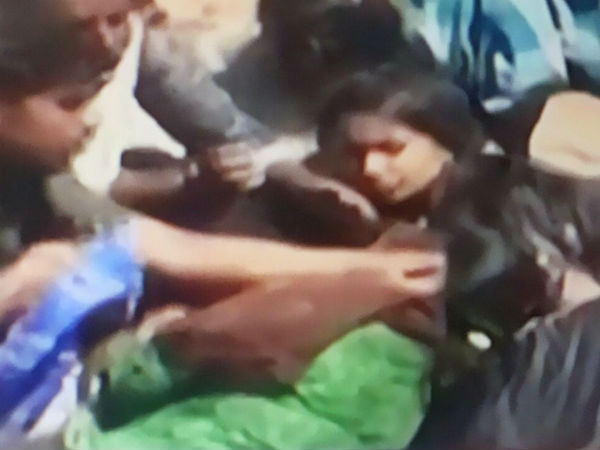 A lady injured heavily in police lahti charge in Alanganallur Madurai A lady injured heavily in police lahti charge in Alanganallur Madurai