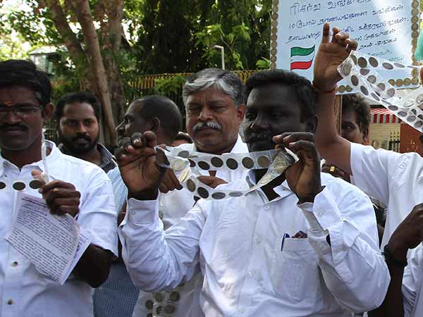 நாணயங்கள் கொட்டப்படும்