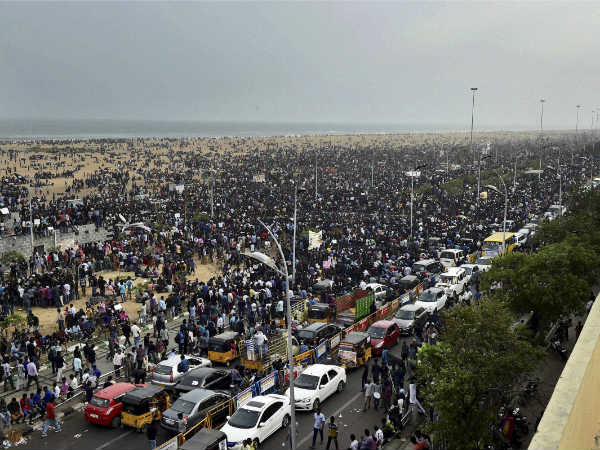 மெரினாவில் நினைவுச் சின்னம் 