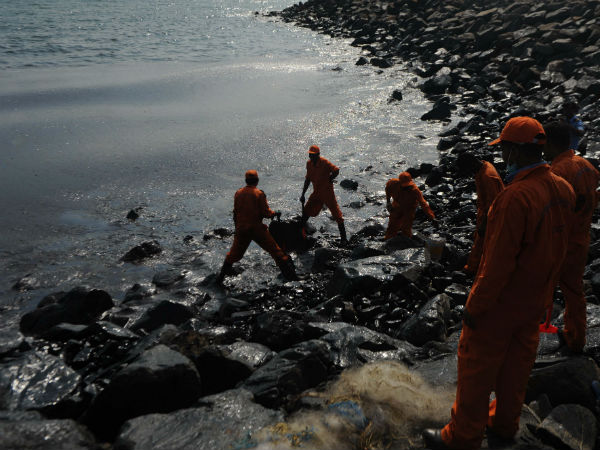 தாங்களக முன்வந்த மாணவர்கள் 