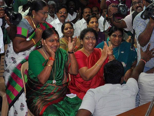 பதவி பறிபோகும் 
