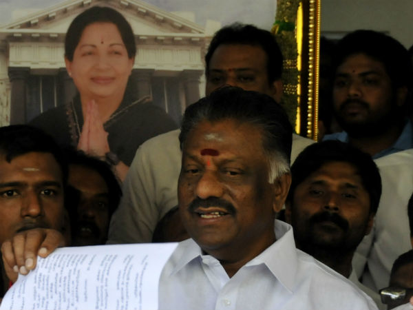 சமூக சேவை செய்ய நினைத்தேன் 