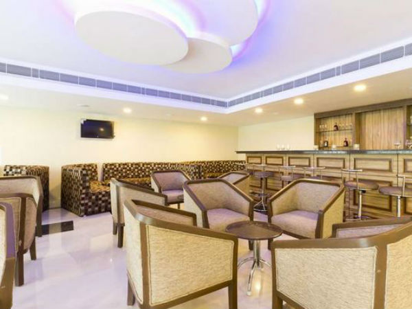 மூன்று வித ரூம்கள் 