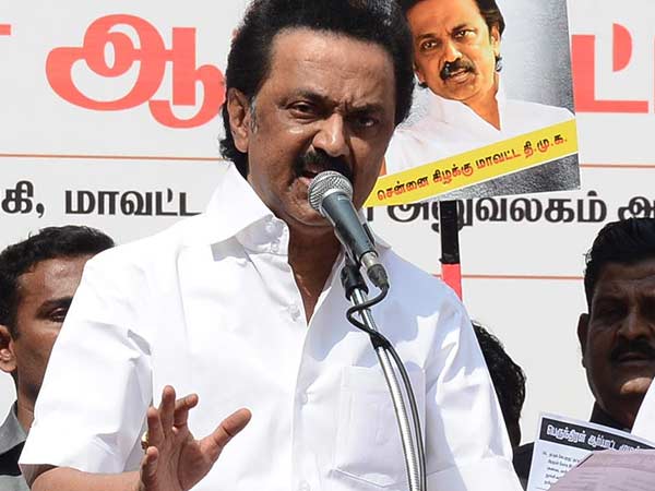 அதிமுக மல்லுக்கட்டு 
