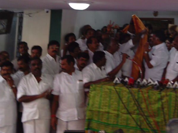 ஜெயபாலும் சேர்ந்தார் 