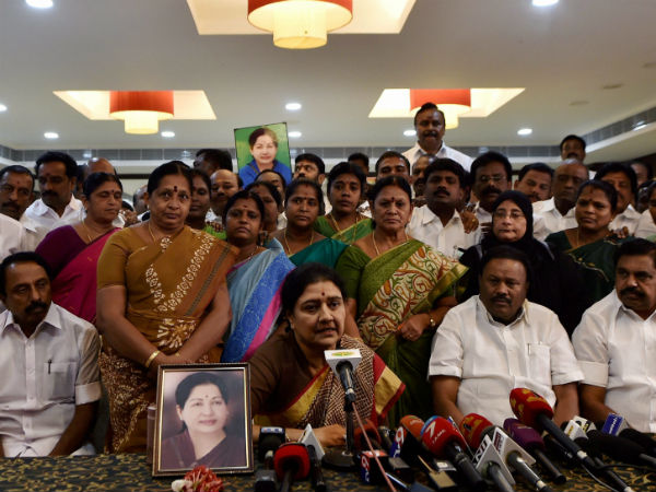 யார் என்பது தெரியும் 