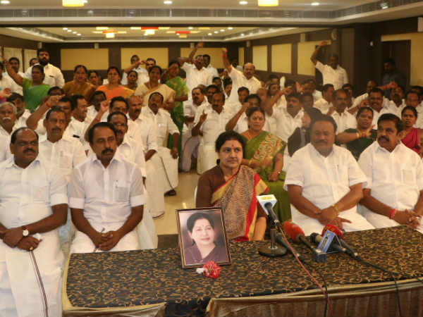 எம்எல்ஏக்களை வெளியே விடுங்கள்