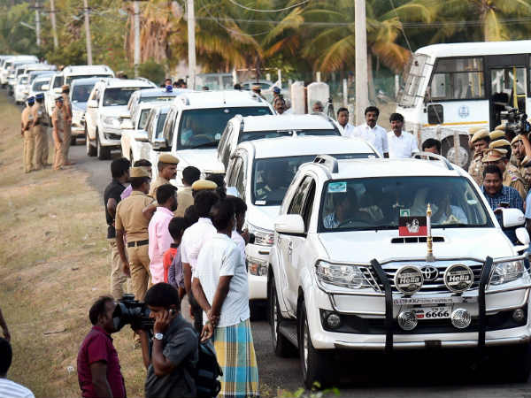 நேற்றிரவு ரிசார்ட்டில் தங்கினார்