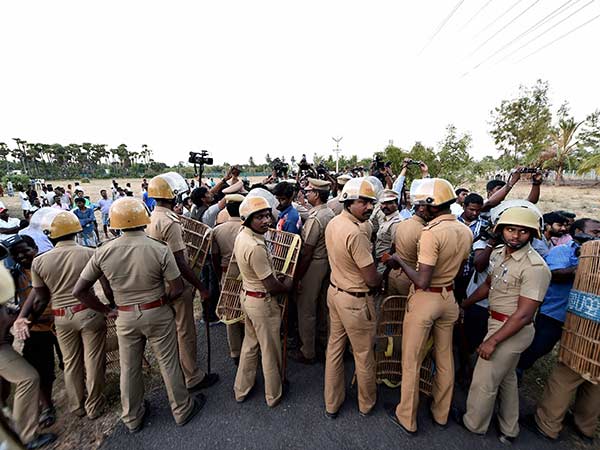 மன்னார்குடி கும்பல் பீதி