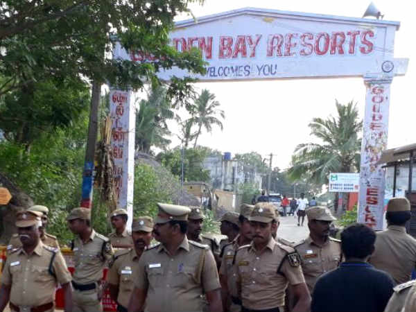 கூவத்தூரில் பதற்றம்