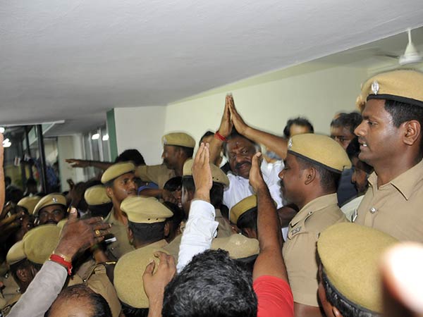 ஓபிஎஸ்க்கு பின்னடைவு