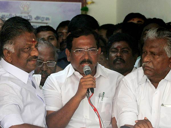 கொறடா அமைச்சரவையின் அங்கம்