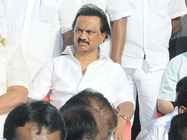 ஸ்டாலின் சட்டை கிழிப்பு 